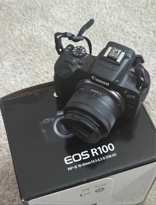 Camara fotografica canon EOS R100