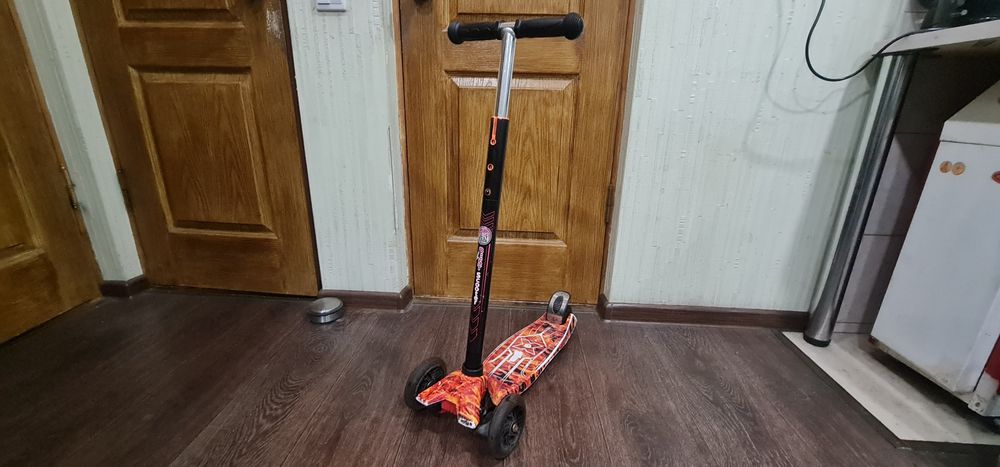 Продам  детский  самокат-беговел  scoot and ride