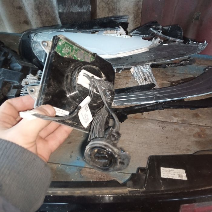 Продам битые лед фары