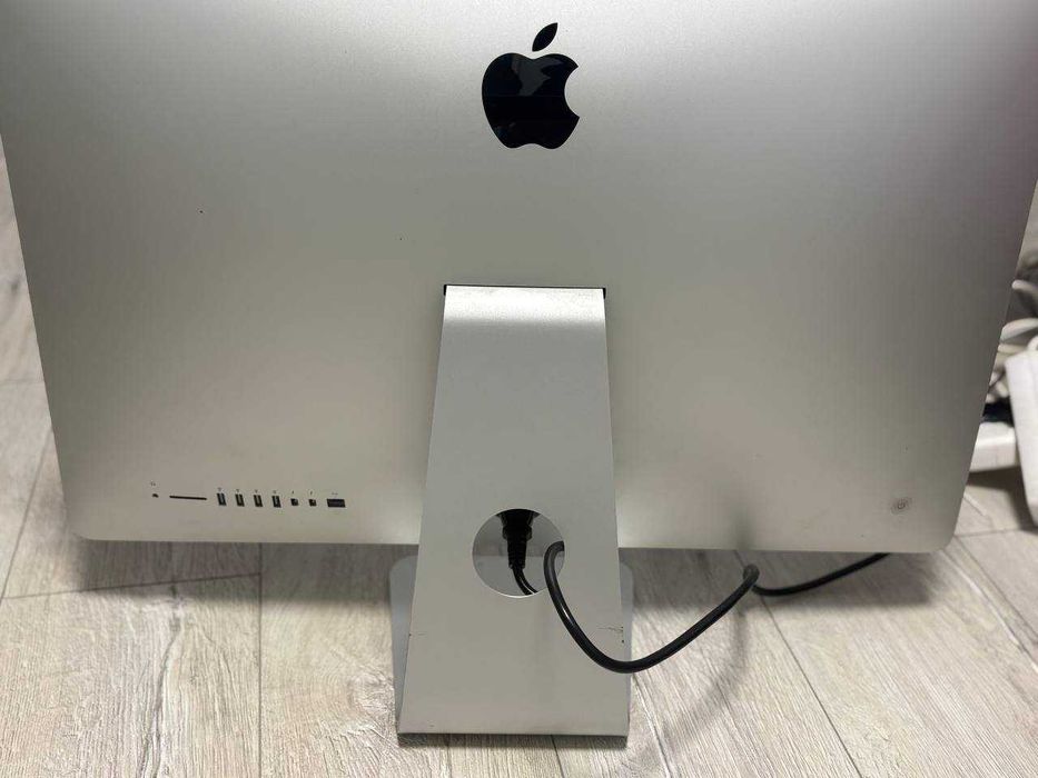 iMac 27" Retina 5K (Late 2015) — 32GB RAM / i5 3.2GHz / R9 M390