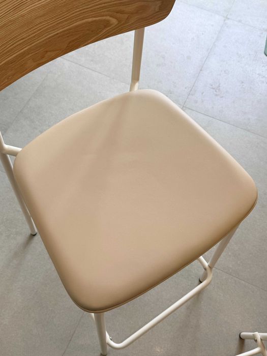 2 Bancos alto Sklum Wilpier 65cm madeira e ferro (como novo)