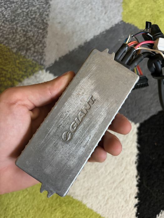 Czujnik sterwonik giant 36V jedna bateria