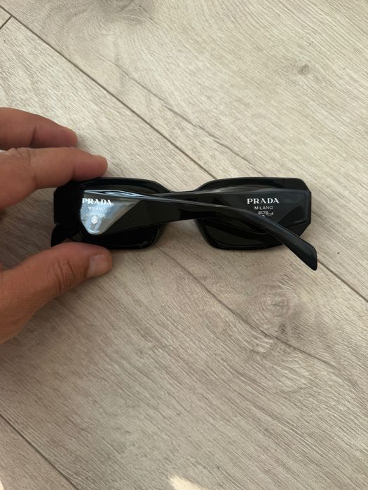 Óculos de Sol Prada Milano Pretos com Caixa