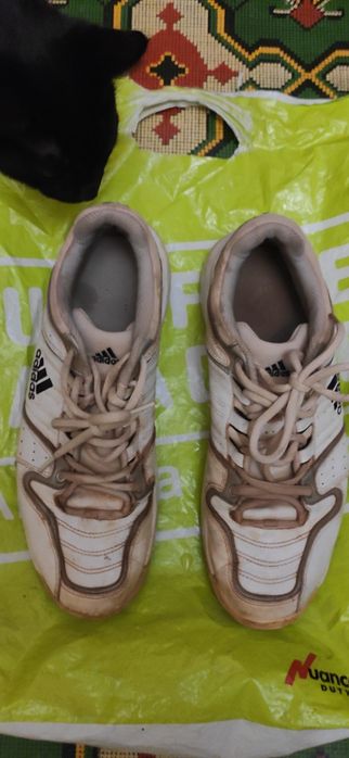 Оригінальні кросівки Adidas для гри у великий теніс