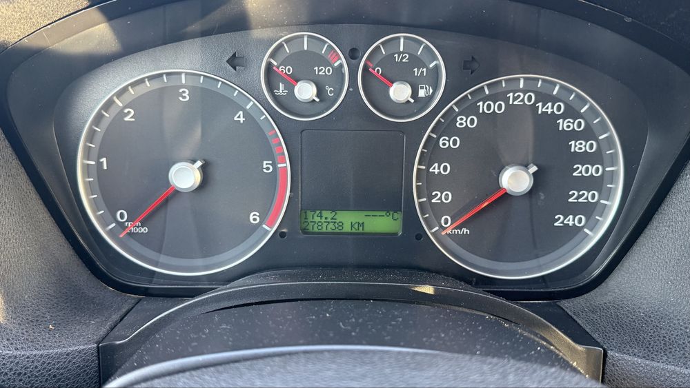 Ford Focus 1.6TDCi 110cv - Nacional - Muito Nova