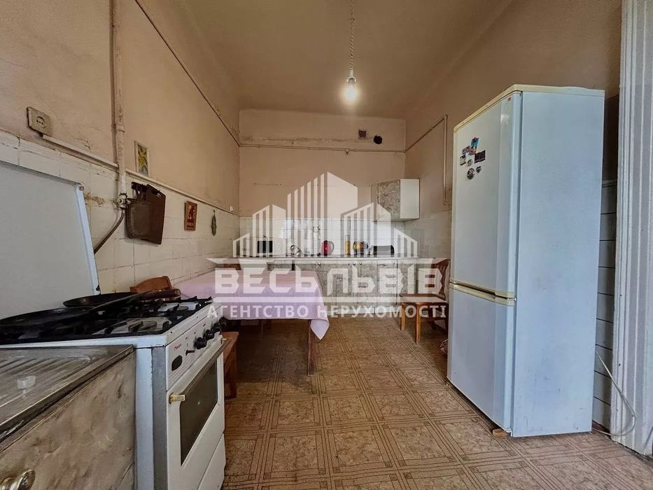 Продаж автентичної квартири з неймовірним видом в центрі