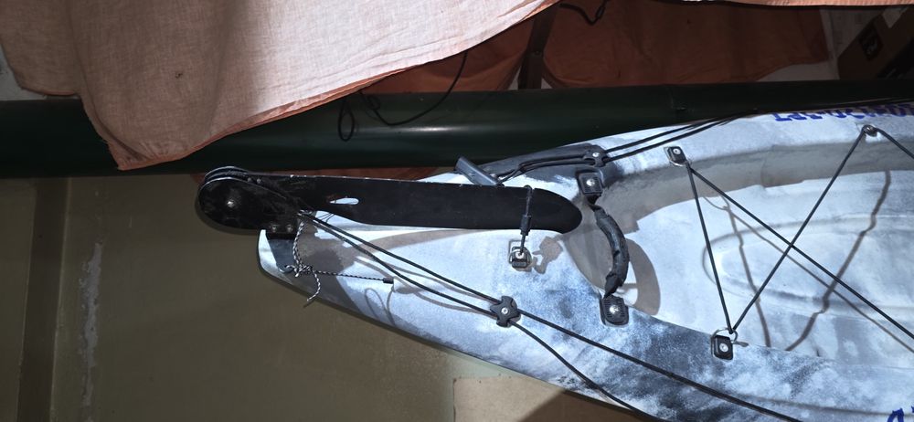 Canoa Rio / Mar, com acessórios para pesca, caneiros, sonda, bateria