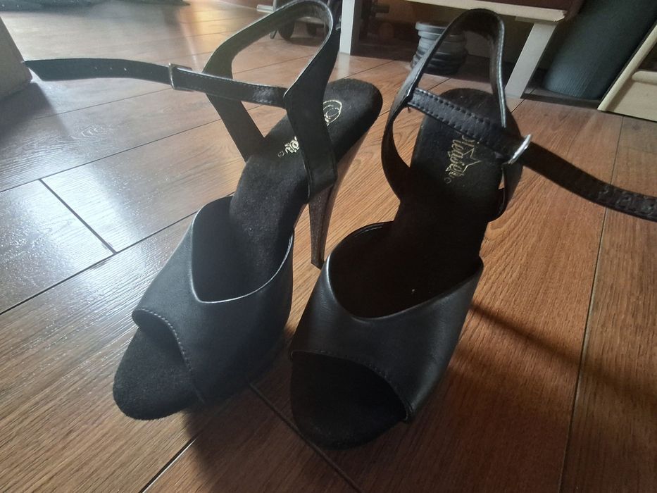 Wysokie buty szpilki