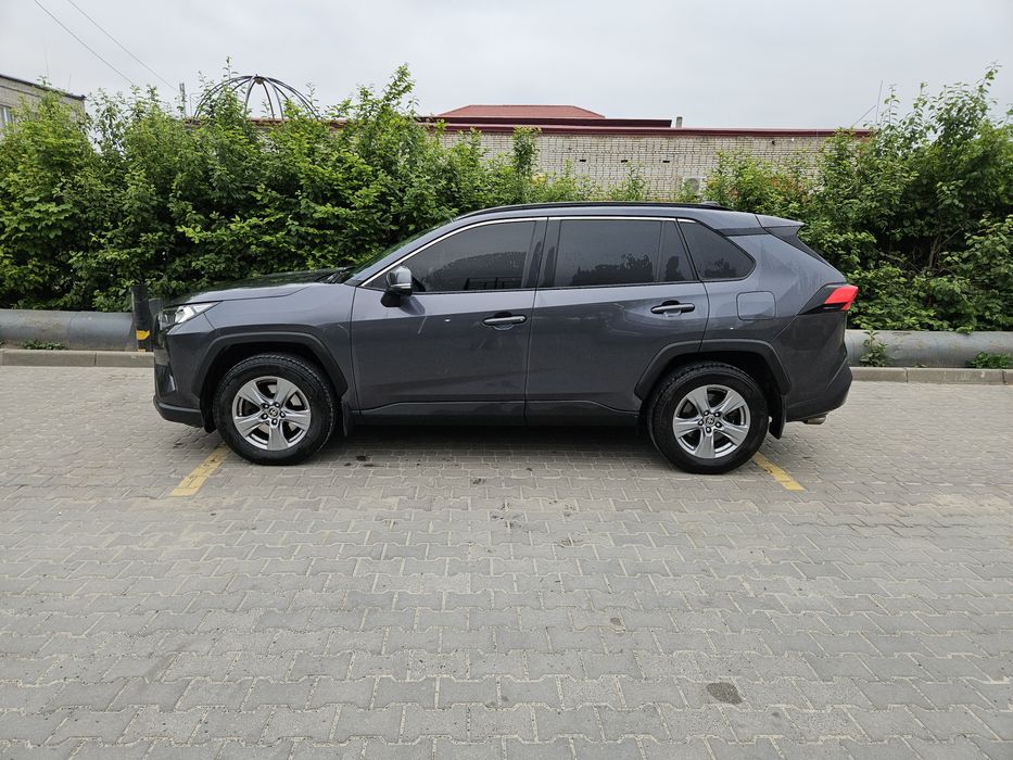 Продається офіційна Toyota RAV4 2022 року