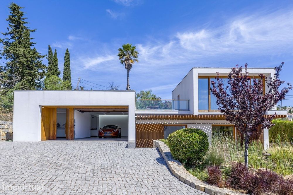 Propriedade Com 2 Moradias Com 3815M² De Terreno E Com Vista Para O Ma