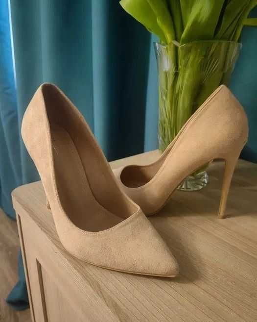 Туфлі DeeZee 39 бежеві