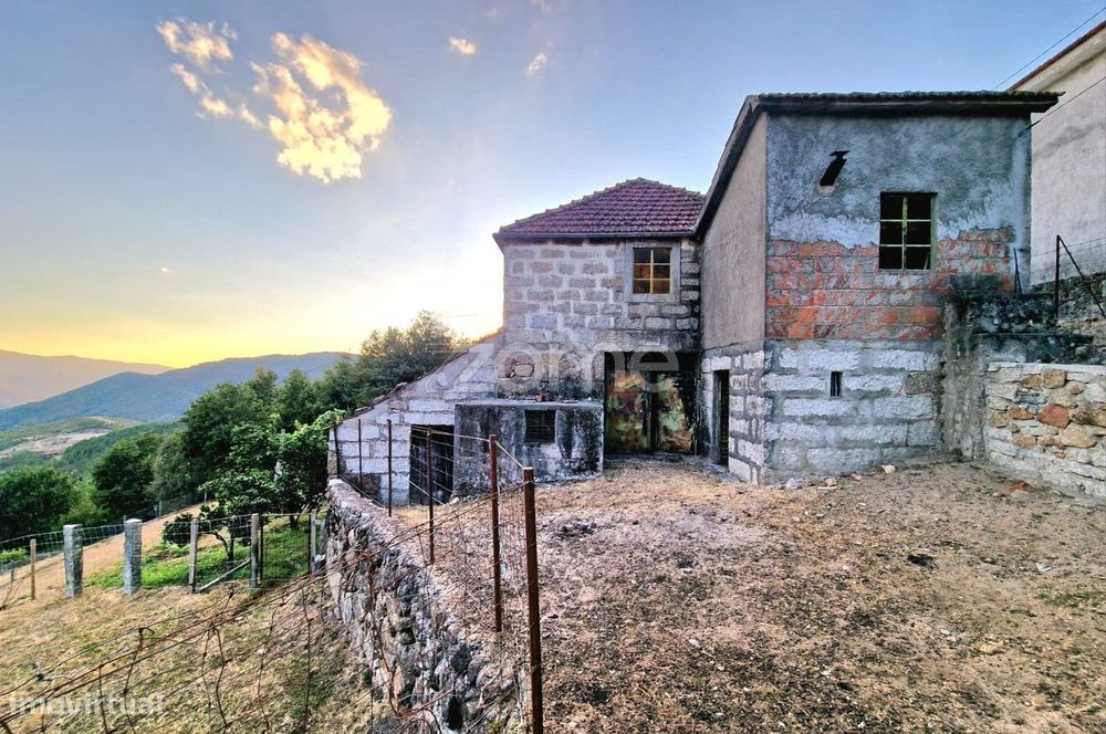 Moradia Individual em Pedra para Recuperar - Covelo Gerês, Montalegre