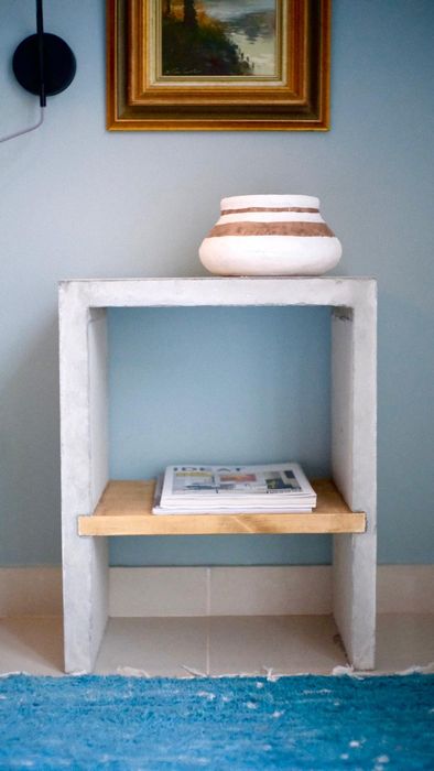 Mesa de cimento e madeira concrete and wooden table