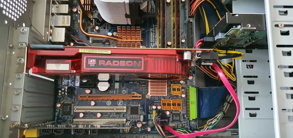 Komputer z Intel Core Quad 8GB DDR2 Radeon 320GB