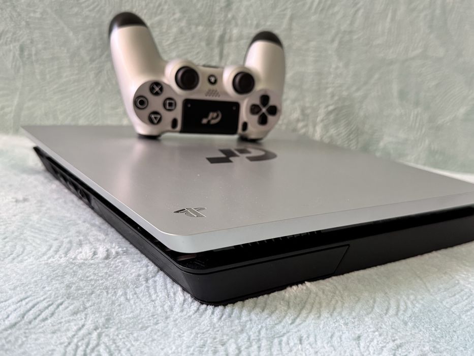 PlayStation 4 Slim 1TB Gran Turismo Limited Edition — як нова