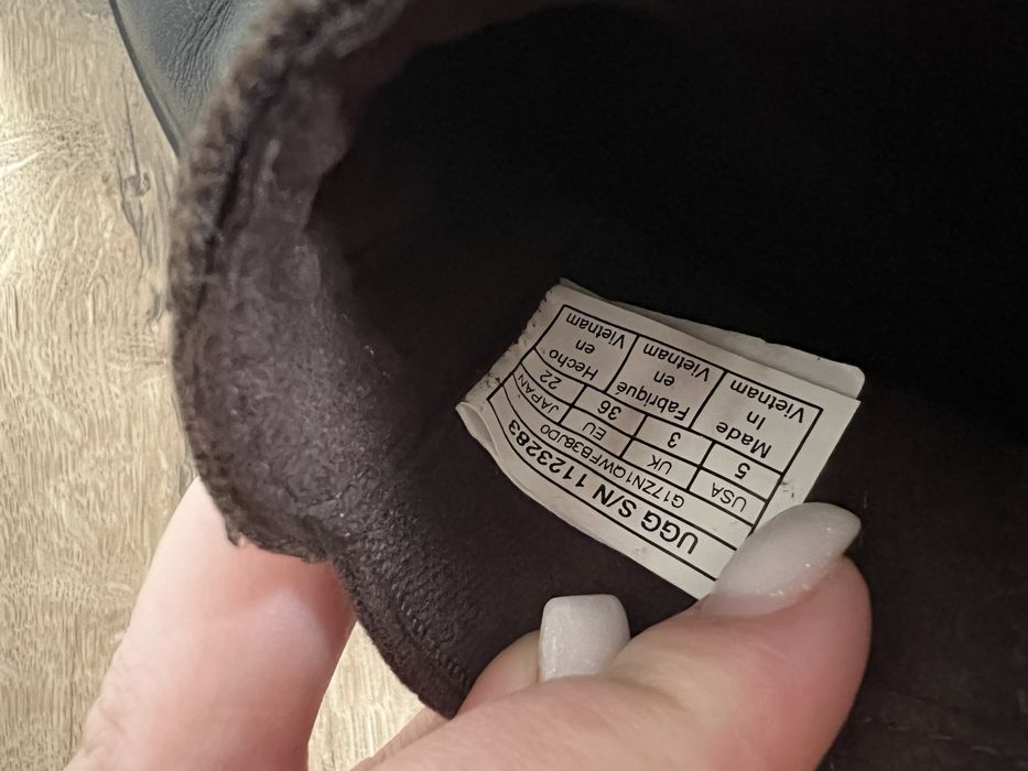Продам нові оригінальні челсі ugg 36розмір