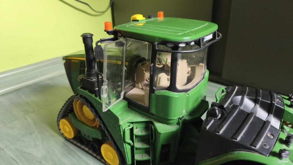 Bruder traktor John Deere 9RX