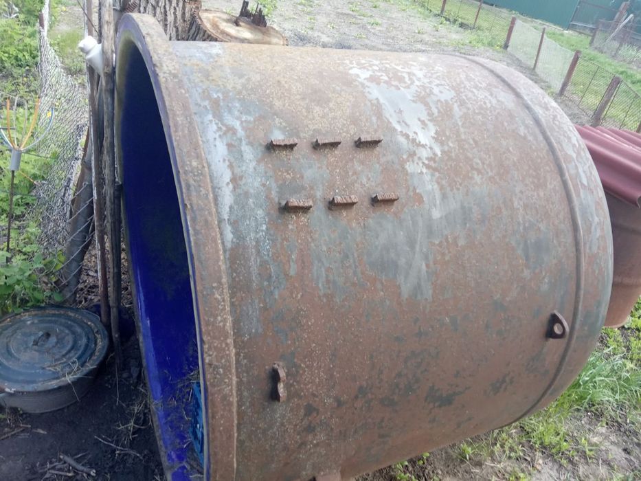 Продам ємність металеву