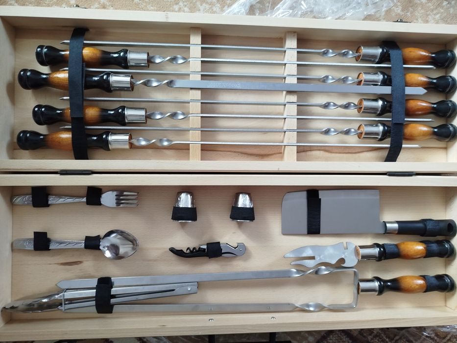 Набір шампурів в бежевому кейсі 9 предметів.