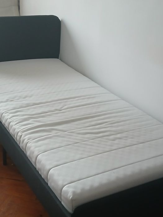Cama e colchão ikea