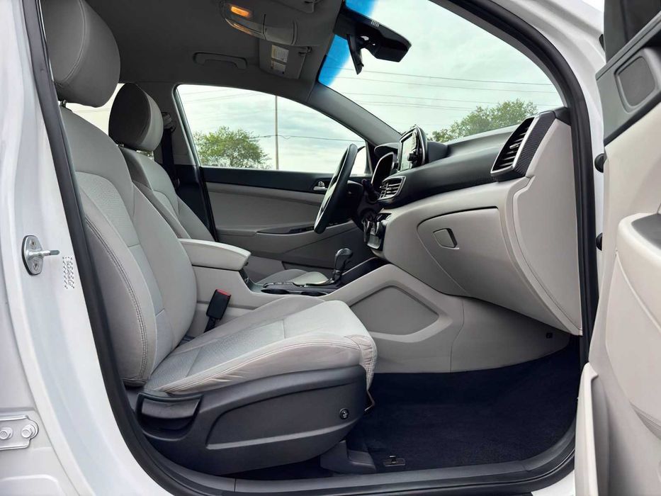 Hyundai Tucson SE      2019