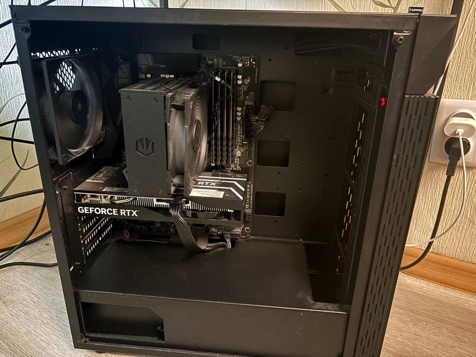 Sprzedam wydajny komputer gamingowy– RTX 4060 Ryzen 5 5600 / 32 GB RAM