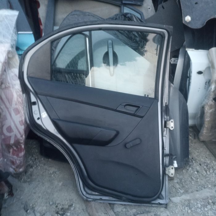 Шевроле авео т250 седан задні праві двері