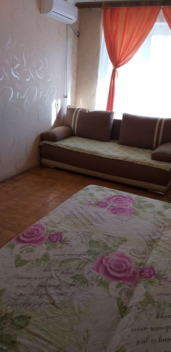 Березняки, Днепровская набережная 9, Своя! Легкоатлетический манеж!