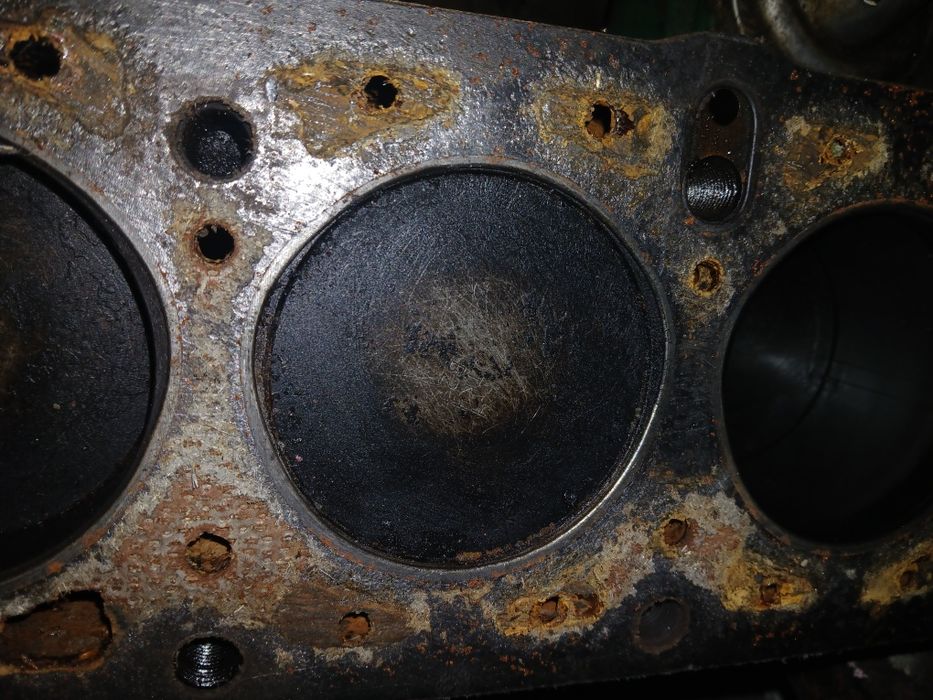 Блок ваз 2103 , гбц кпп  4 ст.