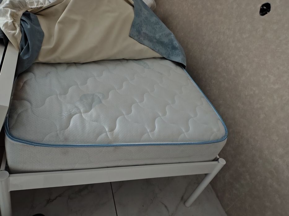 Кровать металева з ортопедичним матрасом