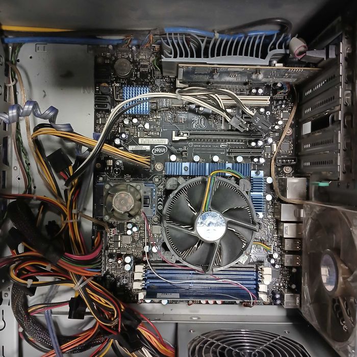 Продам старенький сервер DX58SO/Core i7-940 2,93ГГц/4ГБ DDR3 без HDD