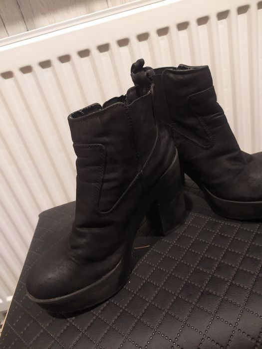 Damskie buty zimowe typu Botki Pull & Bear