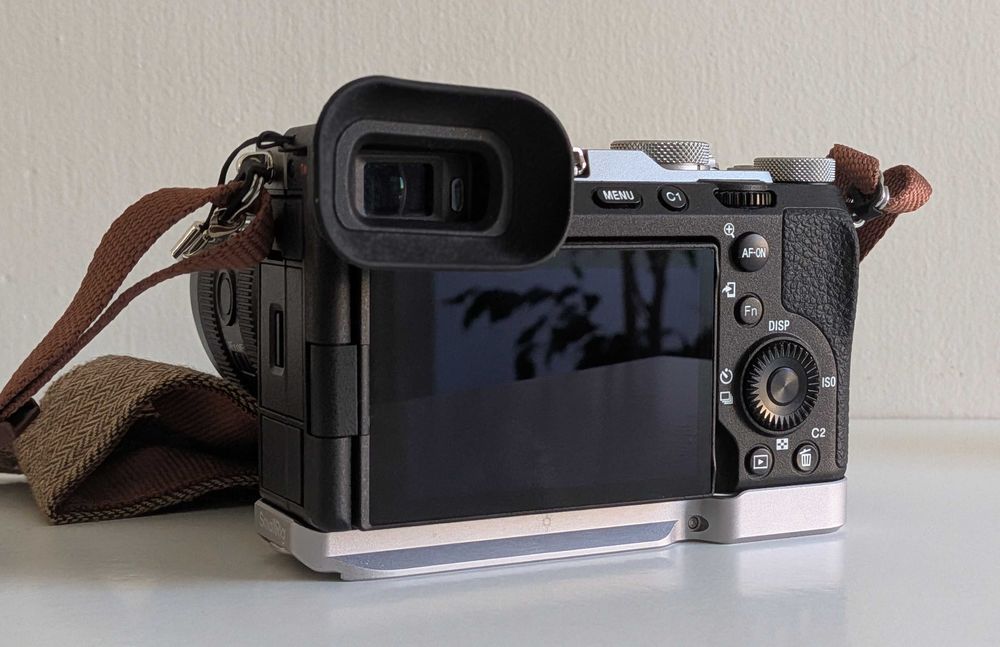Sony a7cR + Duas Objetivas e Acessórios