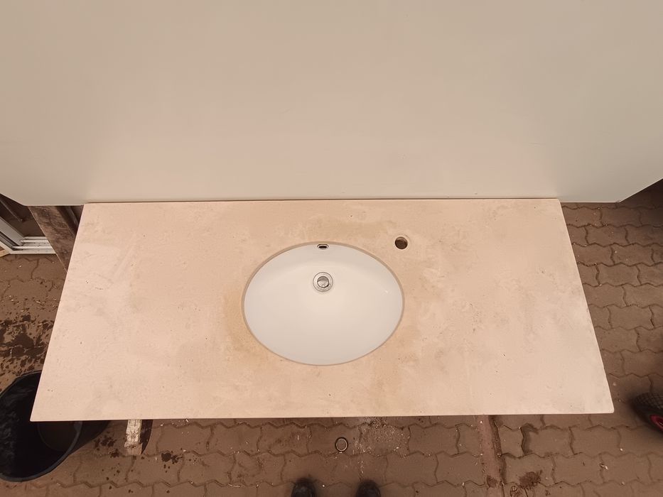 Pedra com lavatório