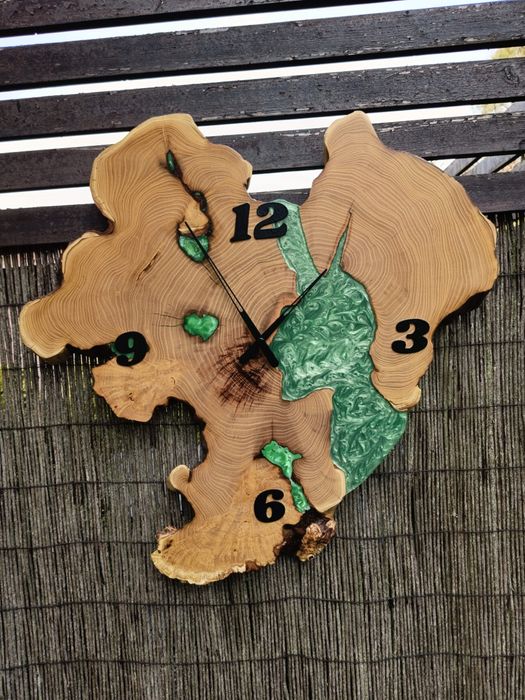 Zegar z drewna robinii akacjowej