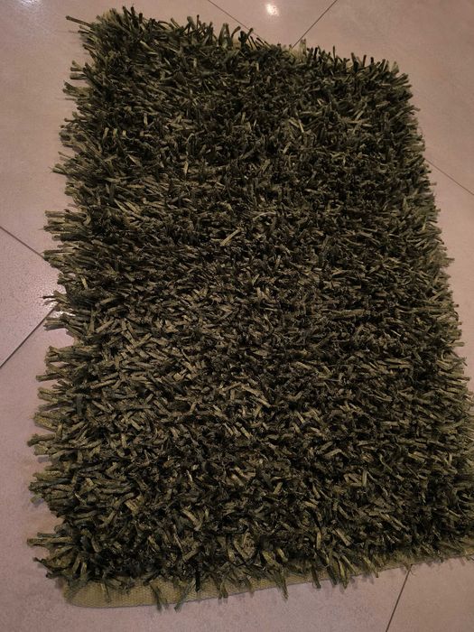 Tapete de cor verde escuro