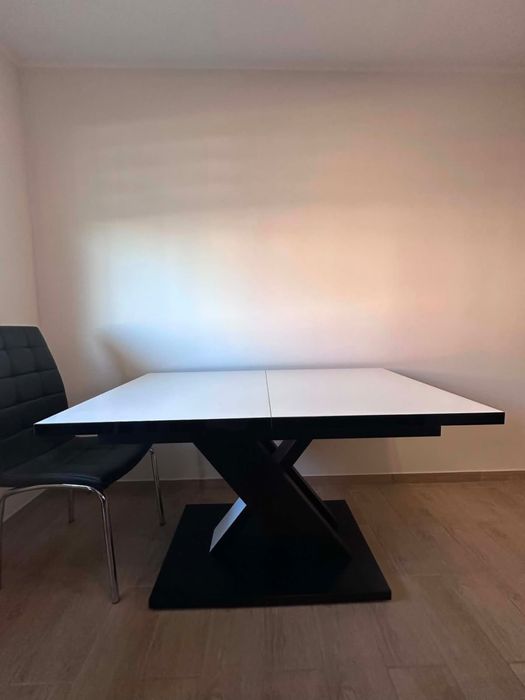 Stół rozkladany w stylu glamour