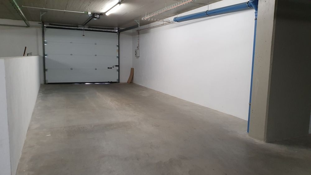 Garagem em Quarteira 120 por semana