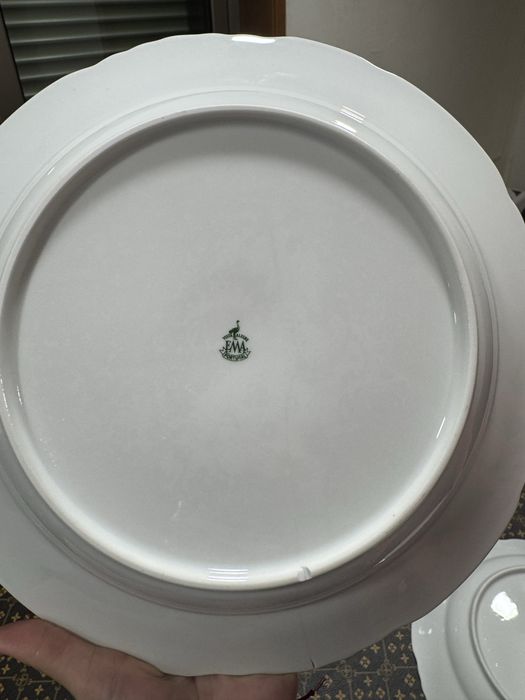 Vendo 2 pratos grandes Vista Alegre