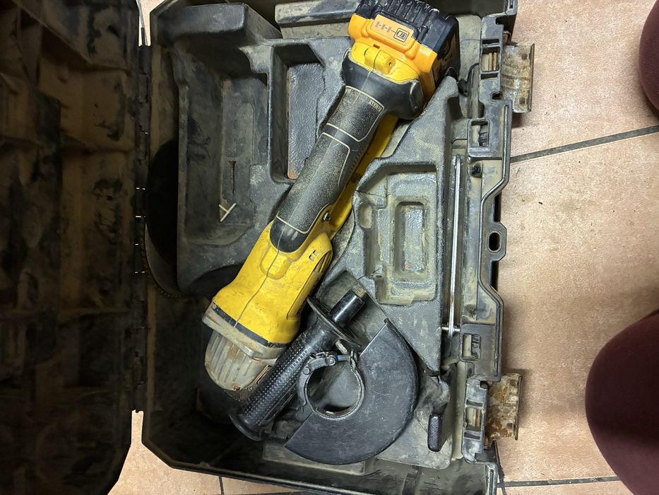 Szlifierka kątowa DeWalt 18V akumulatorowa