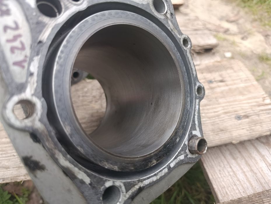 Cylindry Suzuki VS 800 cylinder silnika tuleja pierścionki K4