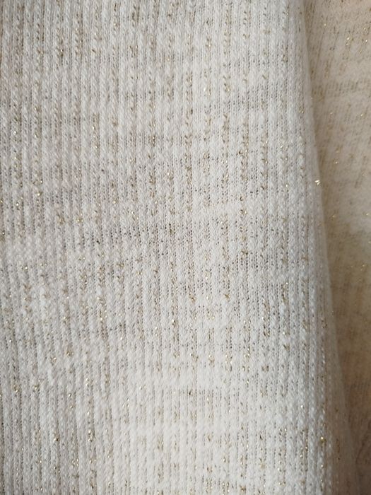 Sweterek ze złotą nitką  Oxyd