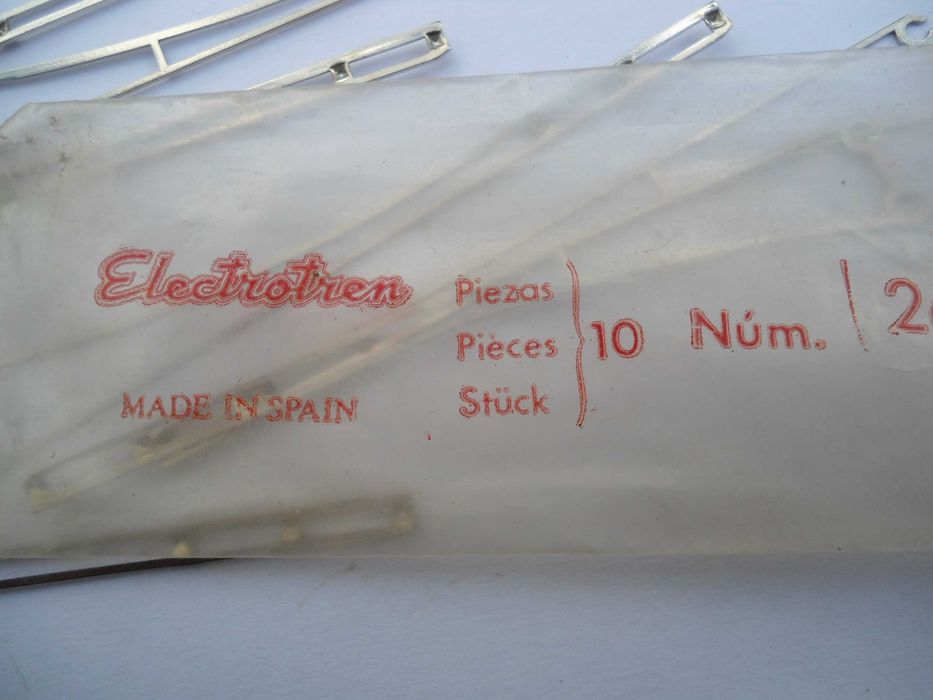 1:87 ELECTROTREN 263 - Compensator Extension Catenary Set, 10 Units
