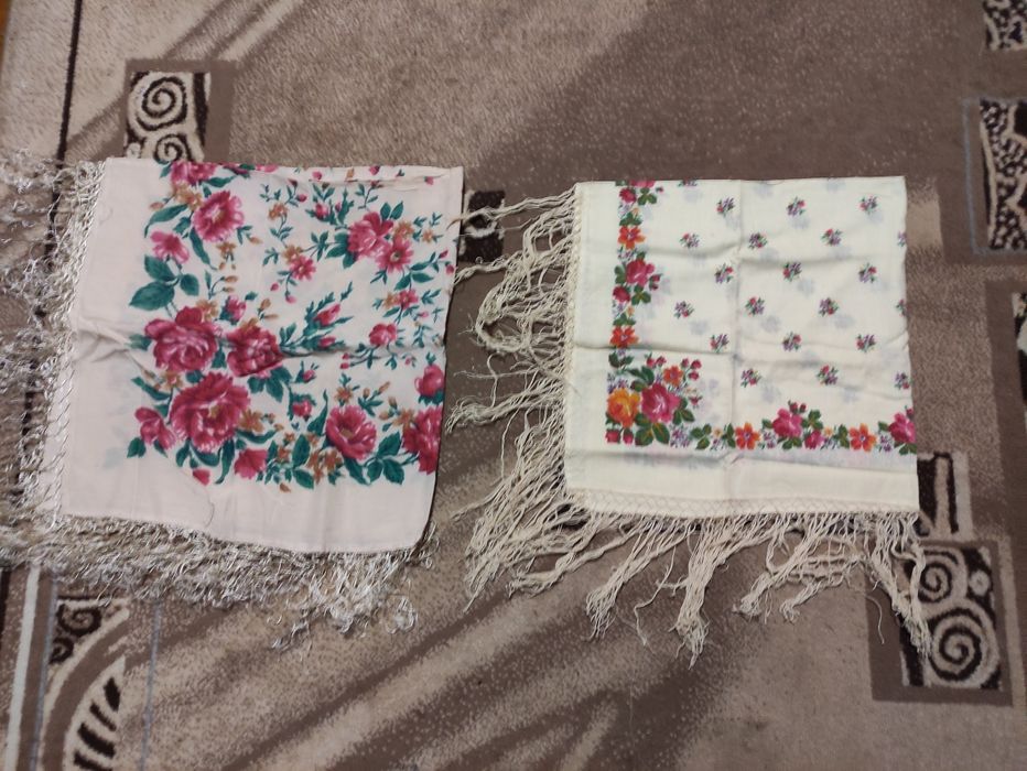 Продам хустини (платки) з китицями