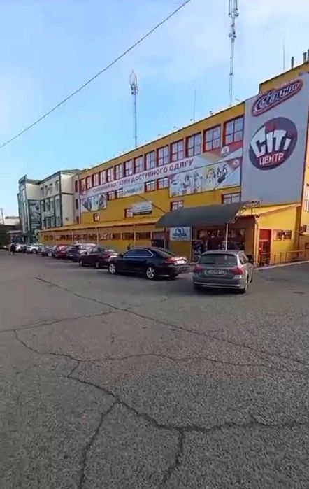 Продаж торгового приміщення з орендним бізнесом