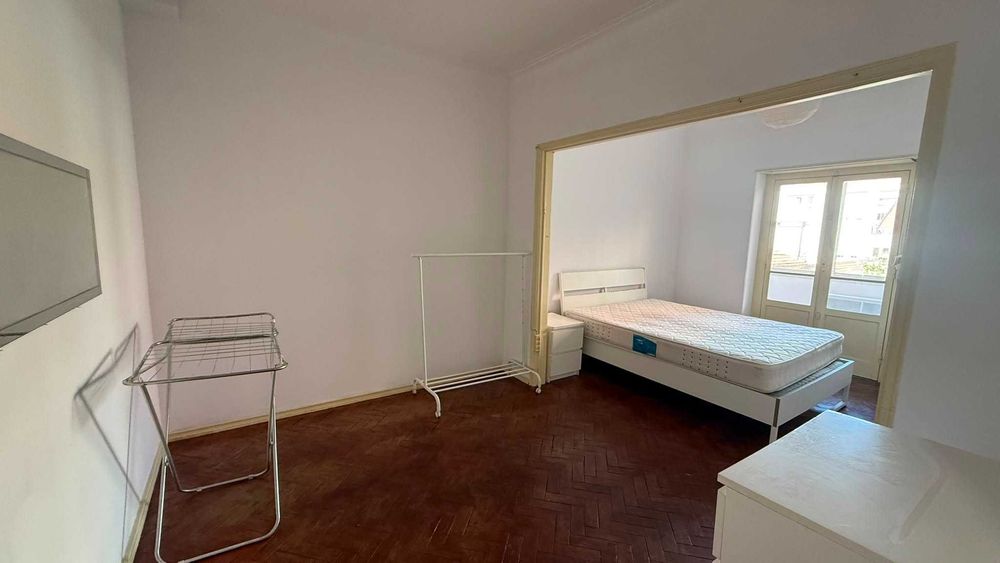 Quarto para arrendar em Lisboa junto à cidade universitária