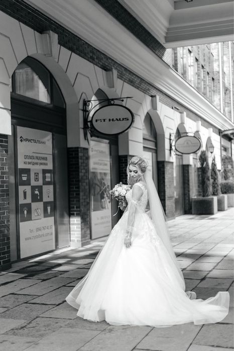 Свадебное платье от Couture со шлейфом