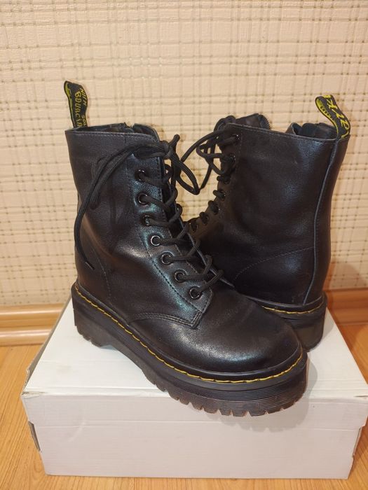 Продам чоботи 37 на весну