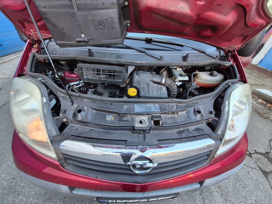 Opel Vivaro 2,5 cdti rok 2009