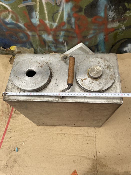 миски з латуні і тара з нержавійки